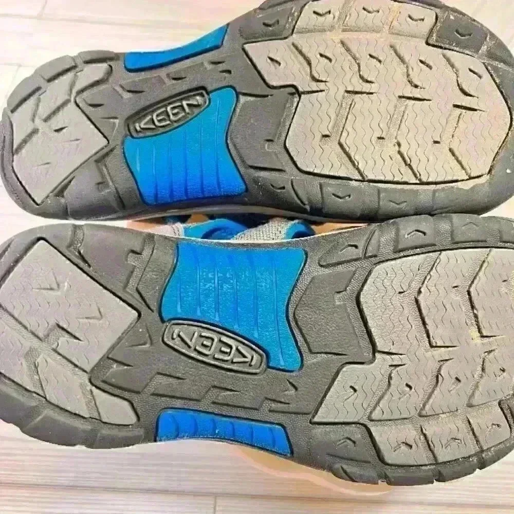Keen Newport H2 Sandals Waterproof kids closed-toe sandal blue/grey youth size 5